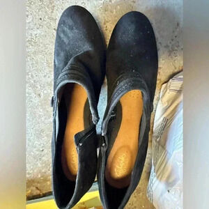 Clarks Artisan‎ size 10m black ankle boots.